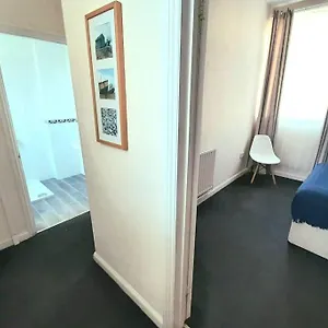 2-bedroom-ground-floor-flat-mins-to-beach.bournemouth-hotels.org/