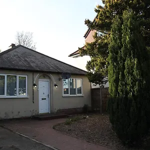 Cosy 3-bed Nec Airport Close To Amenities Holiday home
