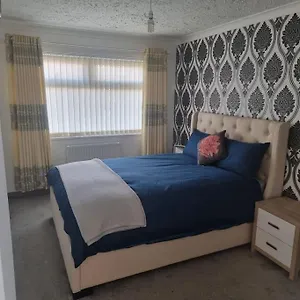 Cheerful 3 Bedroom House Heart Of Apartment